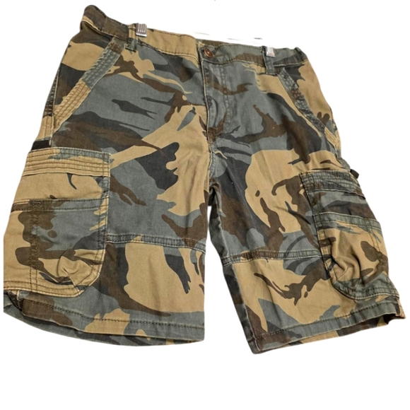 🦌🪖 Sz. 16 Wrangler Green and Brown Cargo Shorts Durable Cotton - Picture 1 of 5